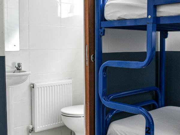 The Woodquay Hostel : photo 3 de la chambre lit simple dans dortoir à 6 lits