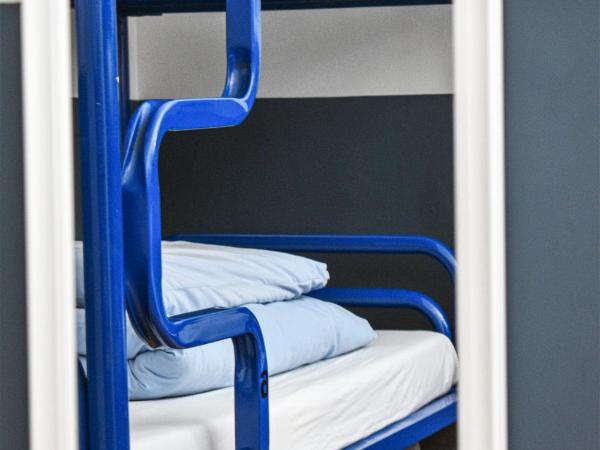 The Woodquay Hostel : photo 2 de la chambre lit simple dans dortoir à 6 lits