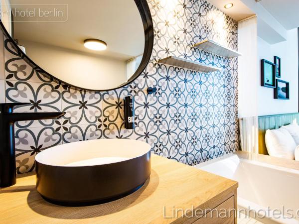 fjord hotel berlin : photo 10 de la chambre hébergement lovely avec baignoire