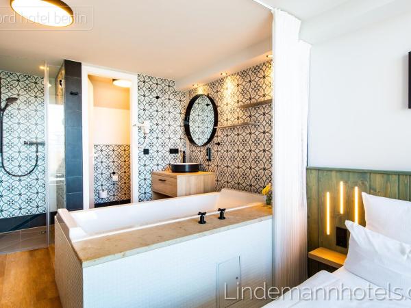 fjord hotel berlin : photo 9 de la chambre hébergement lovely avec baignoire