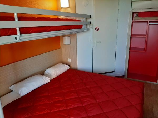 Premiere Classe Carcassonne : photo 5 de la chambre chambre triple (1 lit double et 1 lit simple)