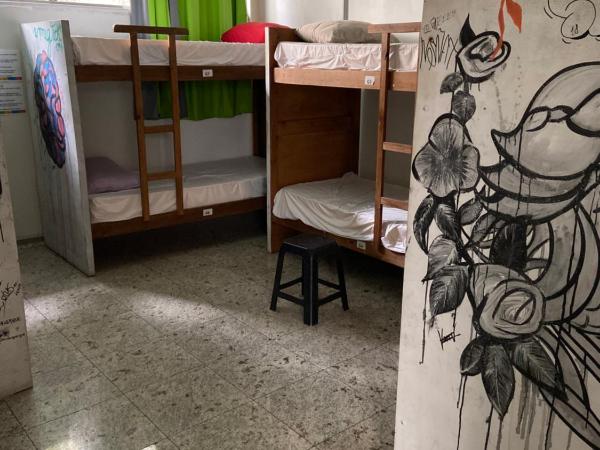 Nomade In Arte e Hostel São Paulo : photo 3 de la chambre lit dans dortoir mixte de 8 lits avec salle de bains commune