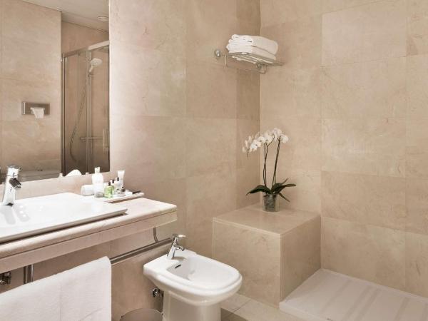 NH Collection Madrid Abascal : photo 9 de la chambre chambre double ou lits jumeaux supérieure