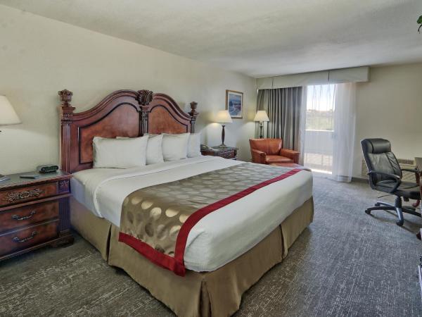 Ramada by Wyndham Albuquerque Midtown : photo 1 de la chambre two-bedroom king suite - mobility access/non-smoking