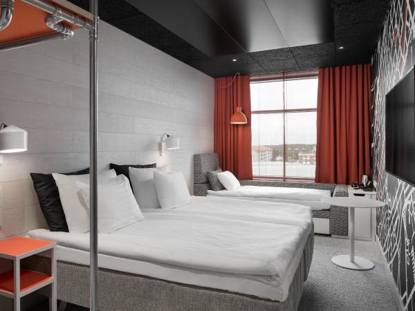 Original Sokos Hotel Kupittaa : photo 1 de la chambre chambre lits jumeaux standard avec canapé