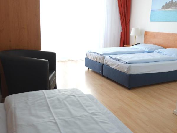 Hotel Christl München Innenstadt : photo 2 de la chambre chambre triple avec salle de bains