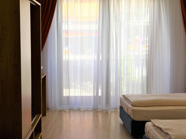 Hotel Christl München Innenstadt : photo 3 de la chambre chambre double avec salle de bains privative