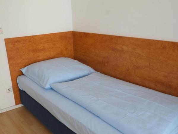 Hotel Christl München Innenstadt : photo 5 de la chambre chambre triple avec salle de bains