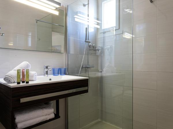 Hôtel Corniche du Liouquet : photo 3 de la chambre chambre supérieure - vue partielle sur mer et oliveraie