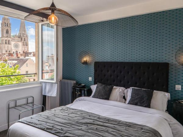 Hôtel Le Boeuf Couronné Chartres - Logis Hotels : photo 5 de la chambre chambre double confort - vue sur cathédrale