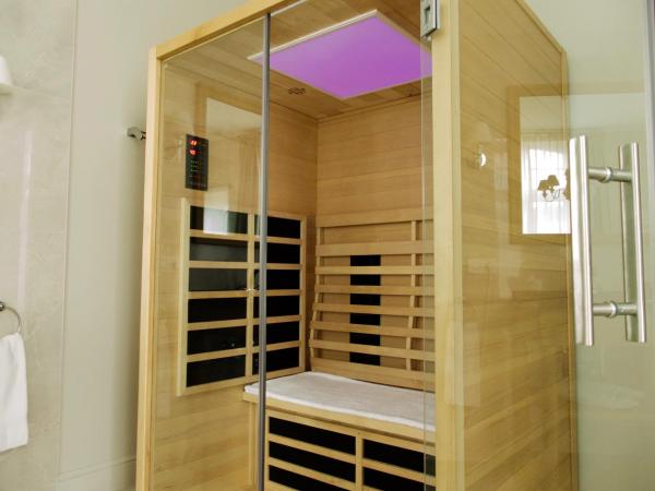 Villa de Noailles : photo 4 de la chambre chambre double ou lits jumeaux deluxe supérieure