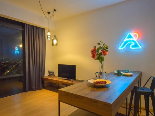 Cube 8teens by Nest Home : photo 2 de la chambre deluxe studio with neon