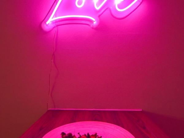 Cube 8teens by Nest Home : photo 6 de la chambre premium studio with neon