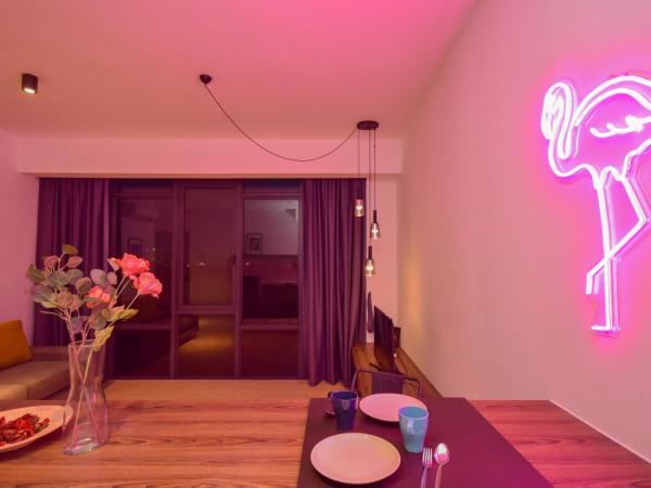 Cube 8teens by Nest Home : photo 10 de la chambre deluxe studio with neon