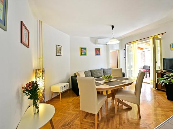 Apartment Nikola : photo 2 de la chambre appartement avec balcon