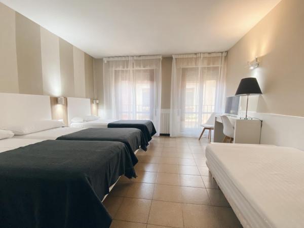 Hotel Rio Arga : photo 2 de la chambre chambre familiale avec balcon