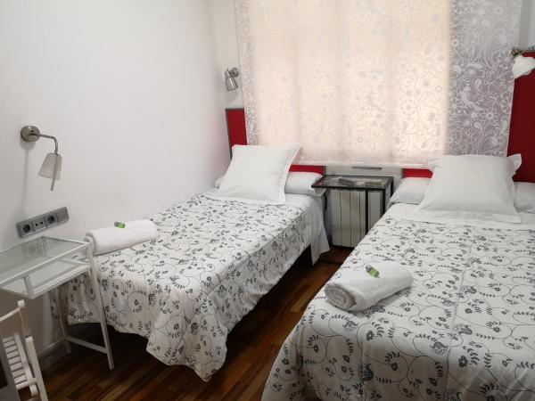 Hostal Carbonara : photo 1 de la chambre chambre lits jumeaux