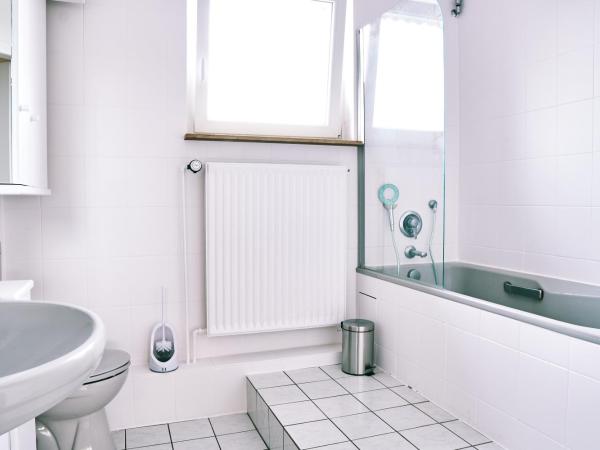 Pension & Monteurwohnungen Burglesum Bremen : photo 2 de la chambre chambre lits jumeaux standard avec salle de bains commune