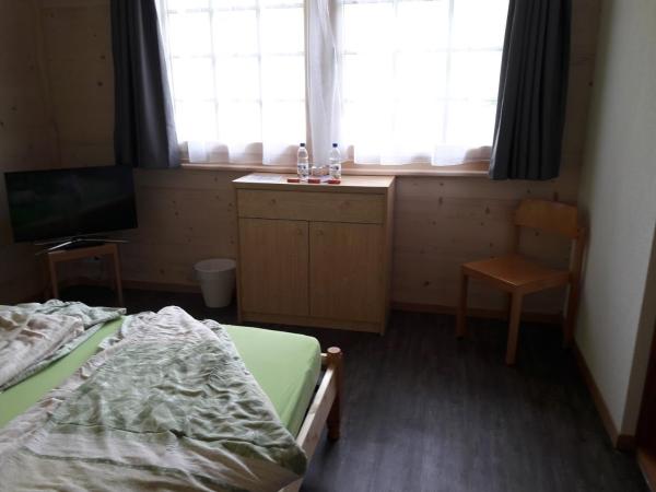 Ferien in der Bergwelt von Adelboden : photo 5 de la chambre chambre double deluxe avec douche