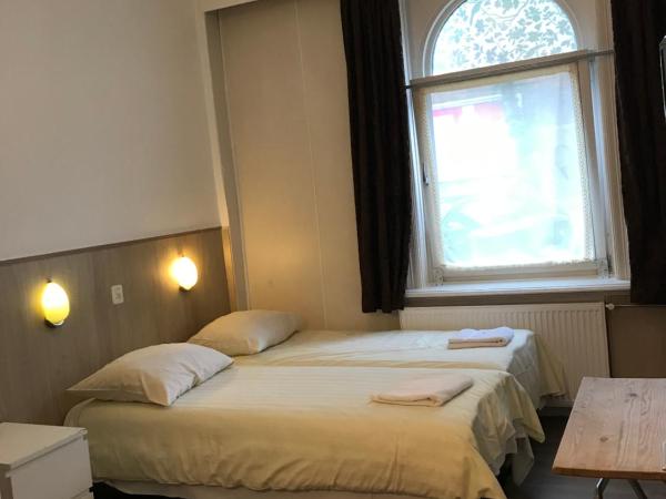 hotel Oosterpark : photo 2 de la chambre chambre lits jumeaux avec salle de bains privative