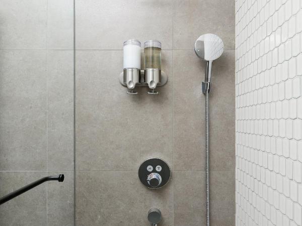 Victorian Hotel : photo 4 de la chambre hébergement deux lits doubles héritage (salle de bains privative)