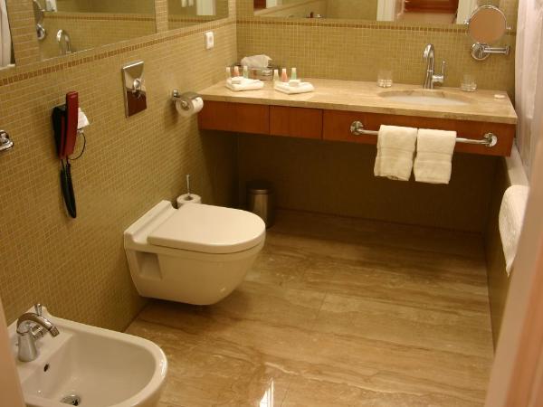 Ventana Hotel Prague : photo 8 de la chambre suite junior mansardée