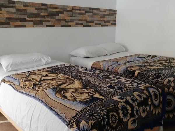 Hostal Maple : photo 4 de la chambre chambre quadruple avec salle de bains privative