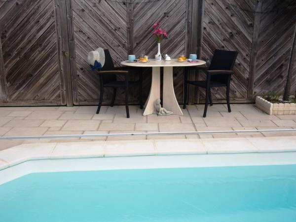 Chez Victoria Nantes Erdre : photo 9 de la chambre suite - vue sur piscine 