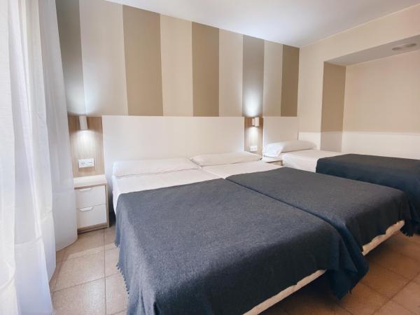 Hotel Rio Arga : photo 8 de la chambre chambre triple