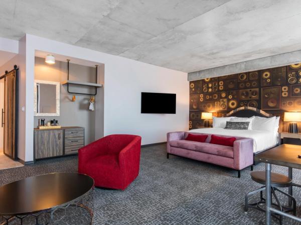 Cambria Hotel Nashville Downtown : photo 1 de la chambre suite lit king-size – non-fumeurs