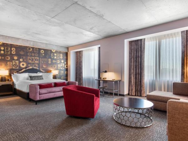 Cambria Hotel Nashville Downtown : photo 8 de la chambre suite lit king-size – non-fumeurs