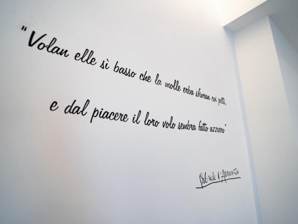 L' Angolo dei poeti - Bed and Breakfast : photo 4 de la chambre chambre double ou lits jumeaux avec salle de bains privative