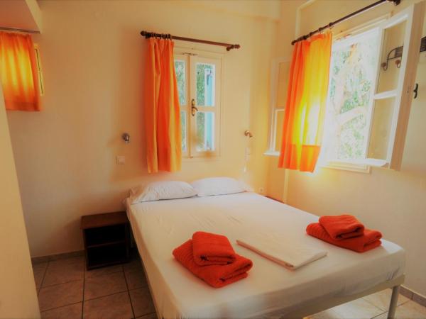 Santorini Camping & Hostel : photo 3 de la chambre chambre double ou lits jumeaux standard