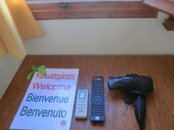 Santorini Camping & Hostel : photo 5 de la chambre chambre lits jumeaux standard