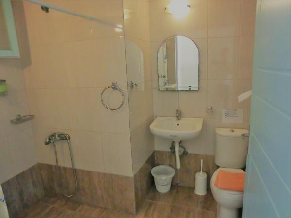 Santorini Camping & Hostel : photo 7 de la chambre chambre lits jumeaux standard