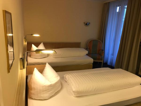 Hotel Ambiente Garni : photo 3 de la chambre chambre lits jumeaux