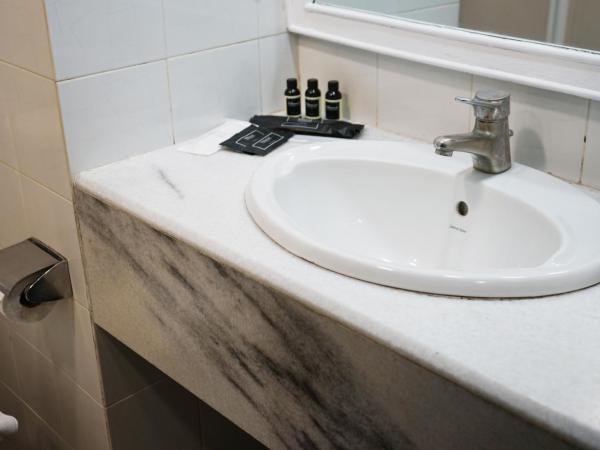 Shahzan Hotel Kuantan, Trademark Collection by Wyndham : photo 1 de la chambre deluxe queen room with mobility access