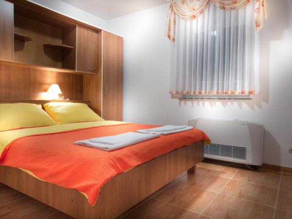 Apartmani Vila Caska : photo 10 de la chambre appartement 2 chambres avec balcon et vue sur la mer