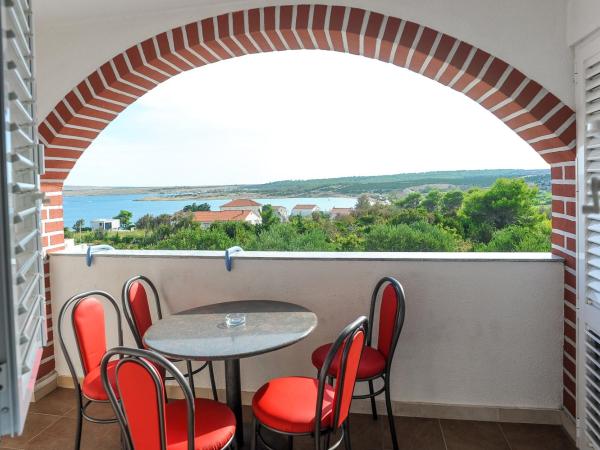 Apartmani Vila Caska : photo 2 de la chambre appartement 2 chambres avec balcon et vue sur la mer