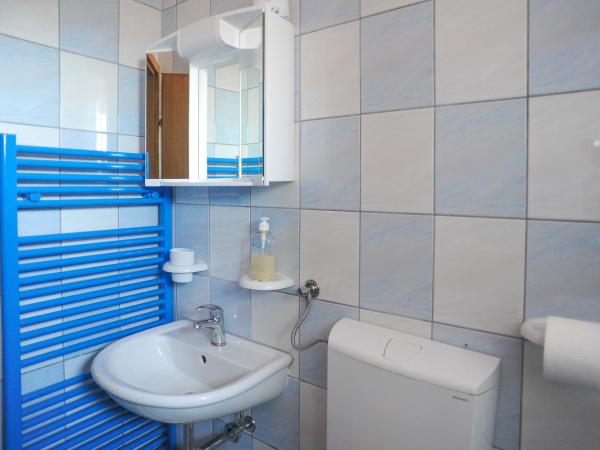 Apartmani Vila Caska : photo 9 de la chambre appartement 2 chambres avec balcon et vue sur la mer