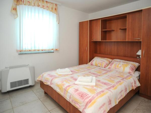 Apartmani Vila Caska : photo 3 de la chambre appartement 2 chambres avec balcon et vue sur la mer