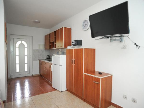 Apartmani Vila Caska : photo 4 de la chambre appartement 1 chambre avec balcon et vue sur mer