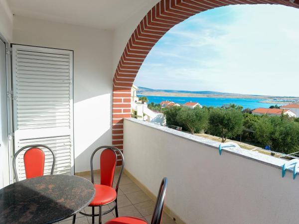 Apartmani Vila Caska : photo 4 de la chambre studio confort avec balcon et vue sur la mer