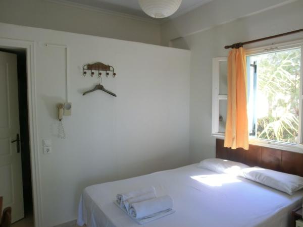 Santorini Camping & Hostel : photo 6 de la chambre chambre double ou lits jumeaux standard