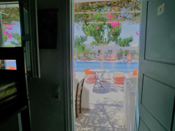 Santorini Camping & Hostel : photo 5 de la chambre lit superposé dans dortoir pour femmes