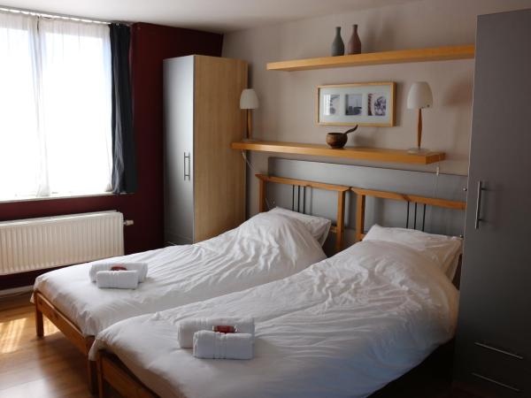 Brussels BnB : photo 1 de la chambre chambre lits jumeaux avec douche 