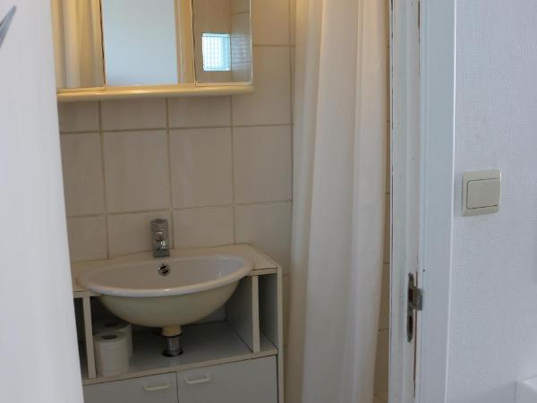 Brussels BnB : photo 5 de la chambre chambre lits jumeaux avec douche 