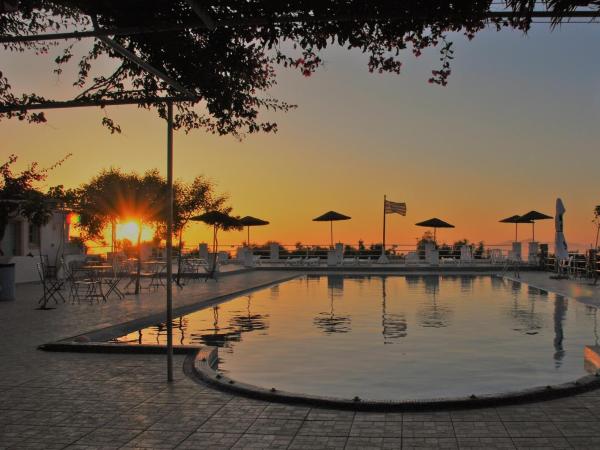 Santorini Camping & Hostel : photo 6 de la chambre tente double