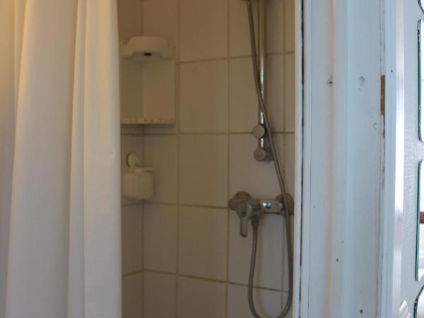 Brussels BnB : photo 7 de la chambre chambre lits jumeaux avec douche 