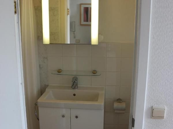Brussels BnB : photo 8 de la chambre chambre double avec salle de bains privative